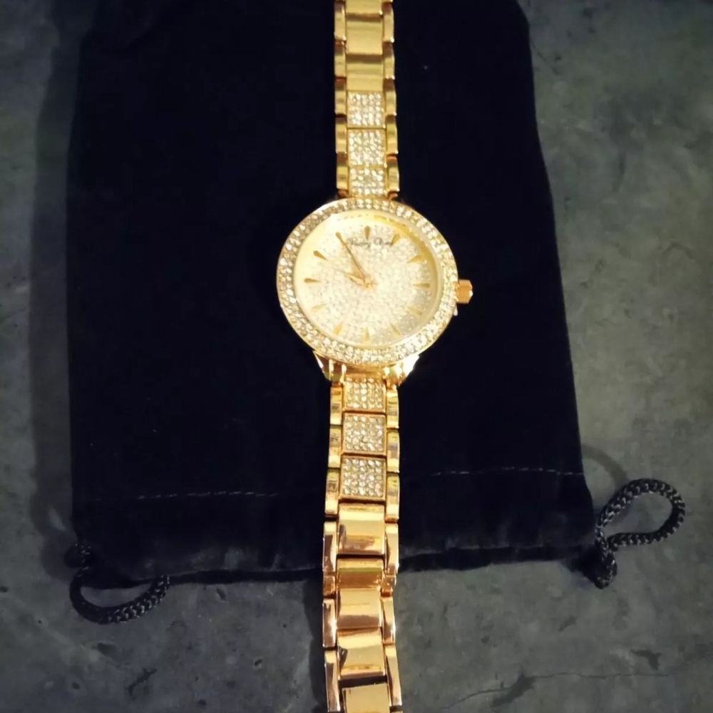 Voulez Vous Women's Stainless Steel Quartz Movement Rose Toned Designer Watch